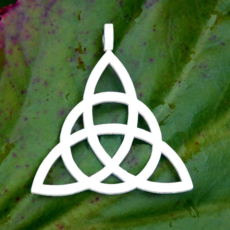Triquetra - Triple Goddess Silver plated necklaces & pendants lot for women Fashion Jewelery Drop shipping The New Year's gift
Triquetra - Triple Goddess Silver plated necklaces & pendants lot for women Fashion Jewelery Drop shipping The New Year's gift