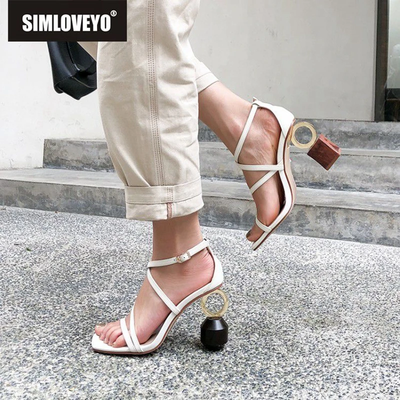 SIMLOVEYO Building Blocks Heel Catwalk Shoes Woman The New Chic Ankle Strap Square Open Toe Gladiator Sandals Women
SIMLOVEYO Building Blocks Heel Catwalk Shoes Woman The New Chic Ankle Strap Square Open Toe Gladiator Sandals Women