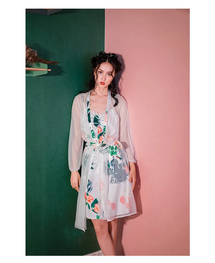 Fdfklak High quality silk women bathrobe long sleeve spring autumn robe set vintage print female sleepwear robes night gowns
Fdfklak High quality silk women bathrobe long sleeve spring autumn robe set vintage print female sleepwear robes night gowns