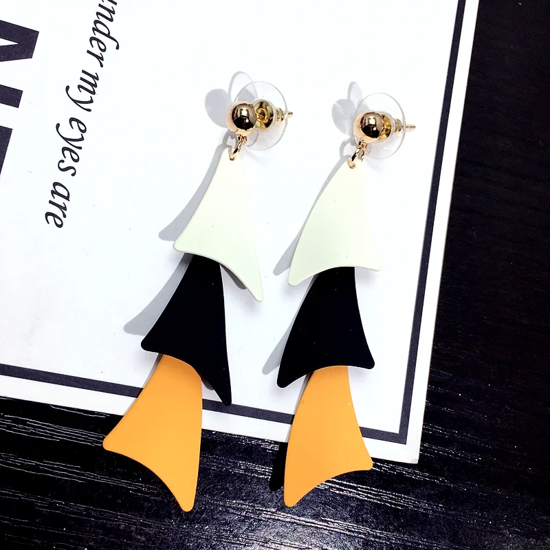 MIARA.L New Multi-layer Contrast Triangle Long Earrings Korean Style Wild Simple Personality Geometric Earrings
MIARA.L New Multi-layer Contrast Triangle Long Earrings Korean Style Wild Simple Personality Geometric Earrings