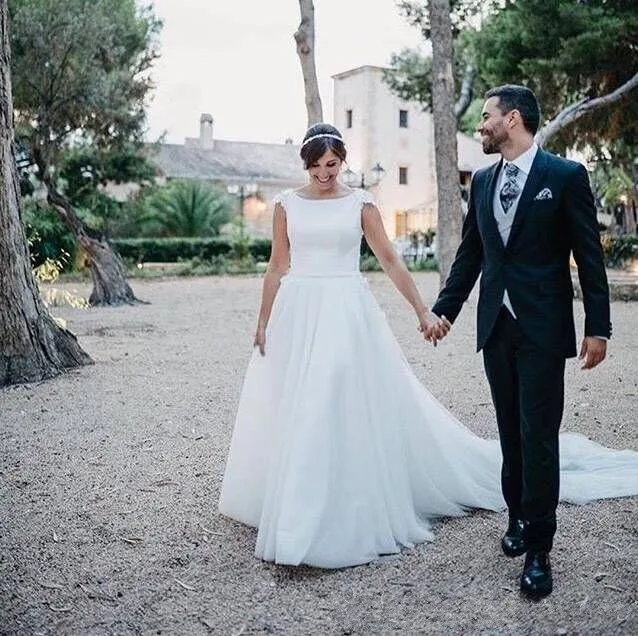 A-line wedding dresses Bridal Dresses Cap Sleeves Lace Appliques Vestido De Noiva Illusion Back Elegant Wedding gown
A-line wedding dresses Bridal Dresses Cap Sleeves Lace Appliques Vestido De Noiva Illusion Back Elegant Wedding gown
