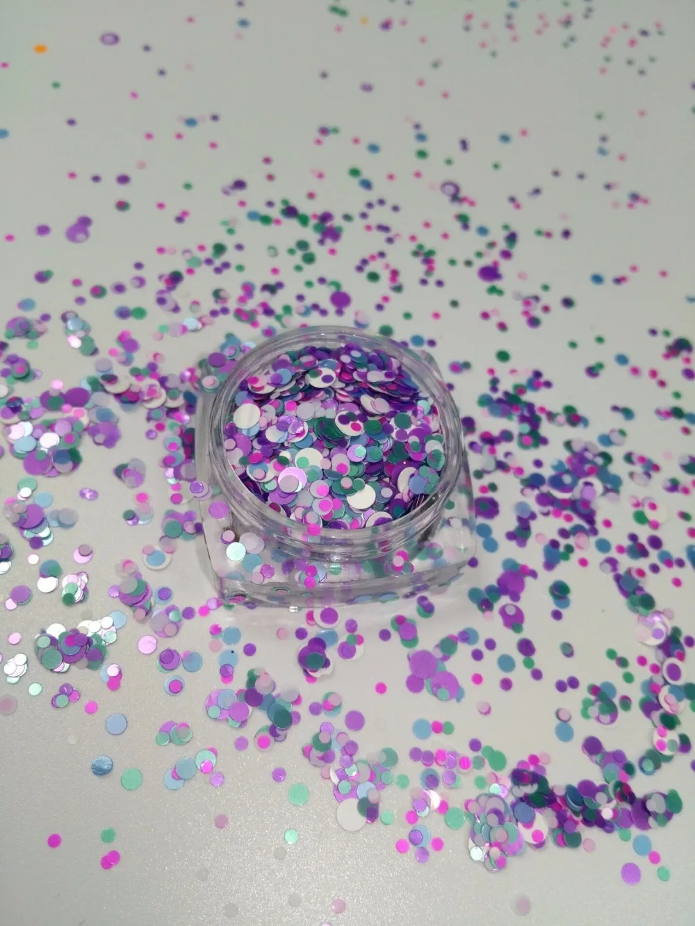 YM-002 1/2/3MM Glitter Mix "Purple Heart"Round Dot Spangle shape glitter Flake cosmetic powder for nail Gel polish-50g/200g/bag
YM-002 1/2/3MM Glitter Mix "Purple Heart"Round Dot Spangle shape glitter Flake cosmetic powder for nail Gel polish-50g/200g/bag