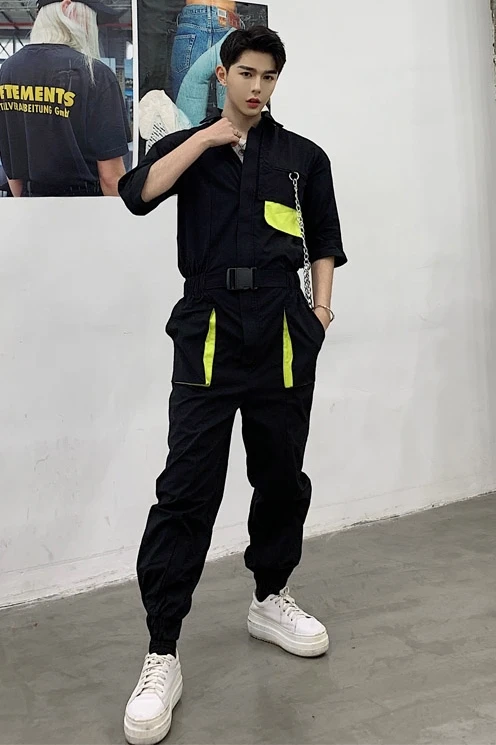 M-XLSummer fashion dark personality hit color metal chain decoration men's loose short-sleeved tooling jumpsuit suit.
M-XLSummer fashion dark personality hit color metal chain decoration men's loose short-sleeved tooling jumpsuit suit.