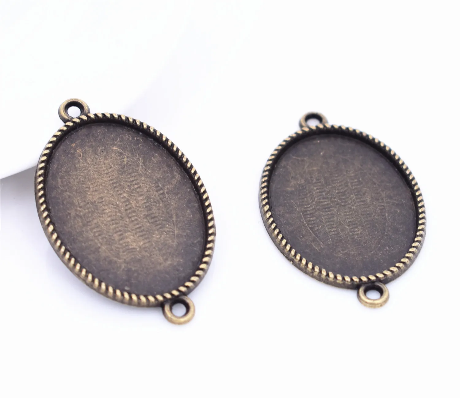 New Fashion 10pcs 18x25mm Inner Size Antique Bronze Plated Connector Style Cabochon Base Cameo Setting Charms Pendant-A4-29
New Fashion 10pcs 18x25mm Inner Size Antique Bronze Plated Connector Style Cabochon Base Cameo Setting Charms Pendant-A4-29