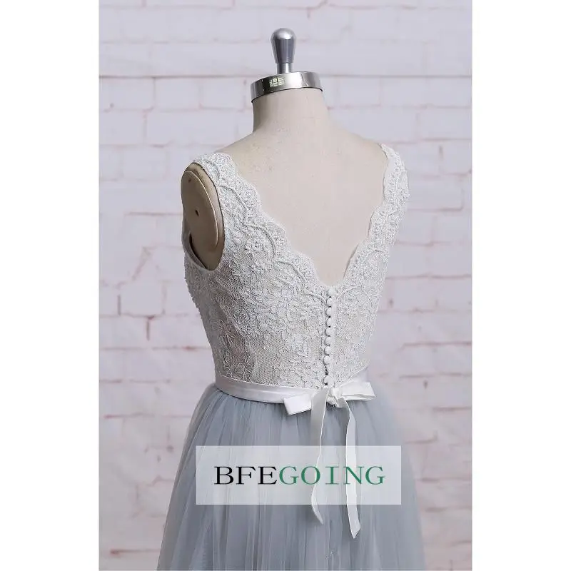 V-Neck A-line Wedding Dress Sleeveless Floor-Length Sweep Train Lace Appliques Beading Real/Original Custom made
V-Neck A-line Wedding Dress Sleeveless Floor-Length Sweep Train Lace Appliques Beading Real/Original Custom made