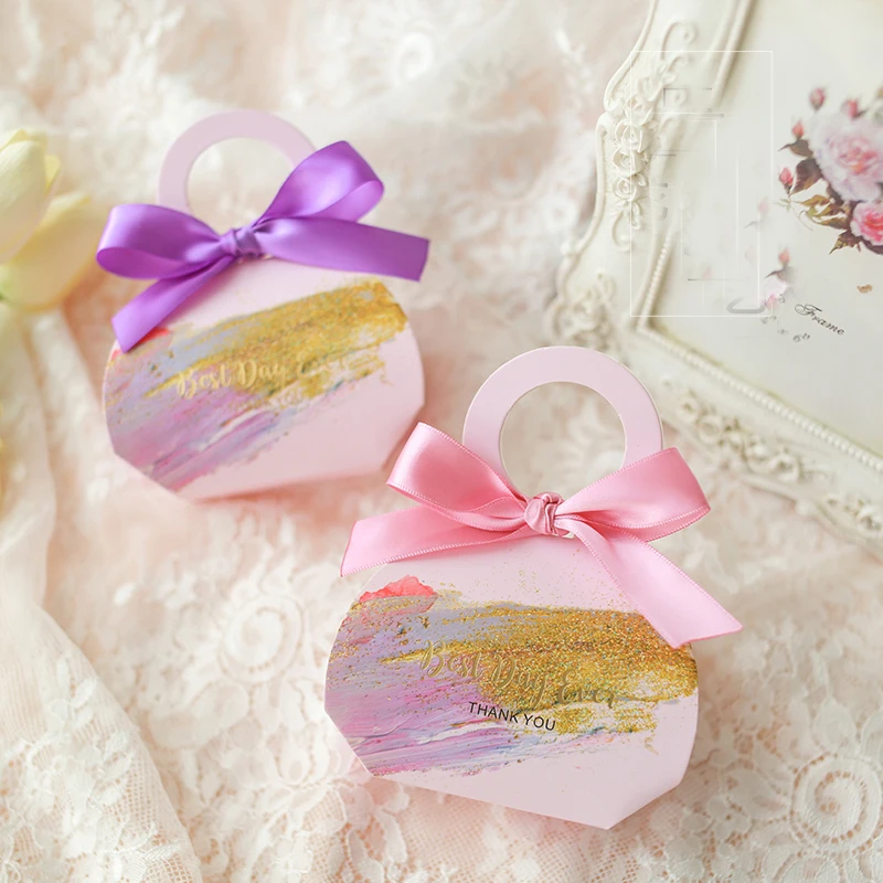 50pcs lot Creative Handbag Design Paper Birthday Baby shower Favors container chocolate box Wedding Party gifts candy boxes
50pcs lot Creative Handbag Design Paper Birthday Baby shower Favors container chocolate box Wedding Party gifts candy boxes