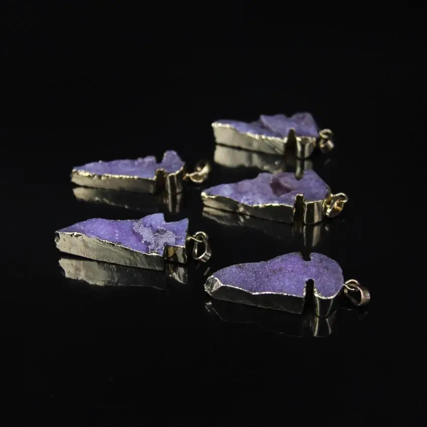 Natural Agates Druzy geode Slab Pendant,Plating Gold Edge Raw Purple drusy Agates Arrow shape Slice Pendant Charm Necklaces
Natural Agates Druzy geode Slab Pendant,Plating Gold Edge Raw Purple drusy Agates Arrow shape Slice Pendant Charm Necklaces