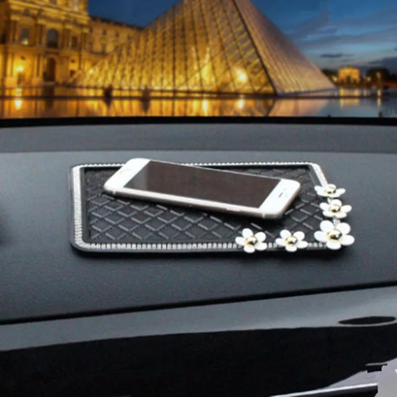Car interior mats small daisies rhinestones creative decoration female car perfume cushion dashboard mobile phone pad | Автомобили и