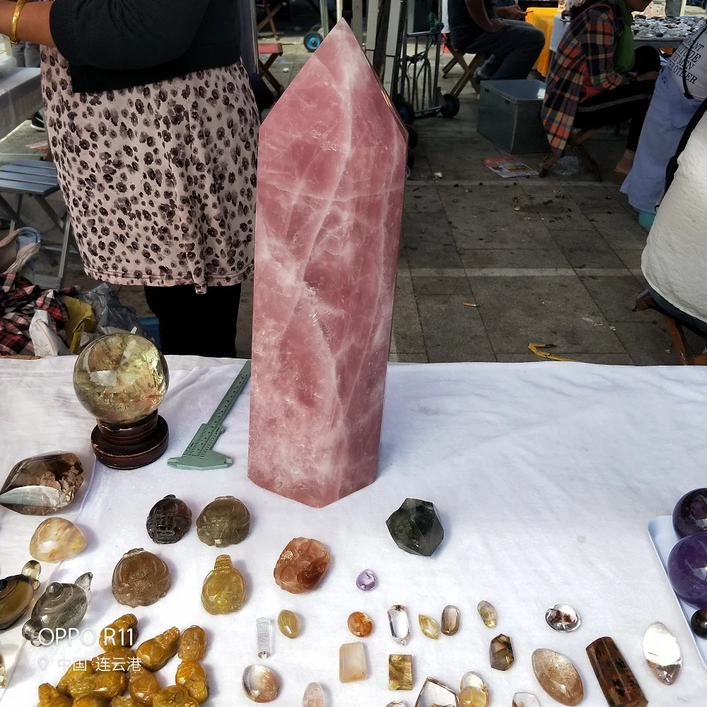 40*15cm Oversized Natural Rose Quartz Crystal Wand Terminated Wand Healing Crystal Quartz Point Wholesale Natural Crystal Stone
40*15cm Oversized Natural Rose Quartz Crystal Wand Terminated Wand Healing Crystal Quartz Point Wholesale Natural Crystal Stone