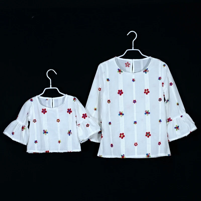 Family look children clothing casual cotton floral outfit girls princess mammy kids baby shirts matching mother daughter clothes
Family look children clothing casual cotton floral outfit girls princess mammy kids baby shirts matching mother daughter clothes