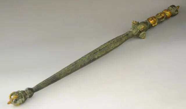 Old Handmade Exquisite Tibetan Gilt Buddhism Bronze Exorcism Tools Dharma-vessel
Old Handmade Exquisite Tibetan Gilt Buddhism Bronze Exorcism Tools Dharma-vessel