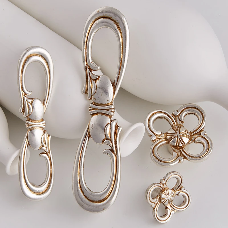 Classic 2PCS European Retro Kitchen Cabinet Door Handles Cupboard Wardrobe Drawer Cabinet Pulls Handles and Knobs Antique Silver
Classic 2PCS European Retro Kitchen Cabinet Door Handles Cupboard Wardrobe Drawer Cabinet Pulls Handles and Knobs Antique Silver