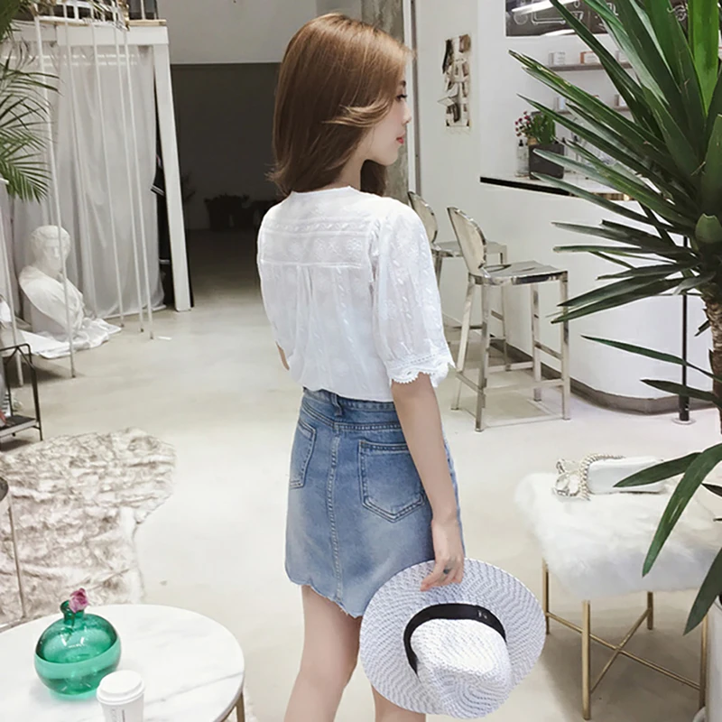 019 new Lace Hollow Out Sweet Loose White Women's V-Neck Blouse Half Sleeves Solid Blouse Shirt
019 new Lace Hollow Out Sweet Loose White Women's V-Neck Blouse Half Sleeves Solid Blouse Shirt