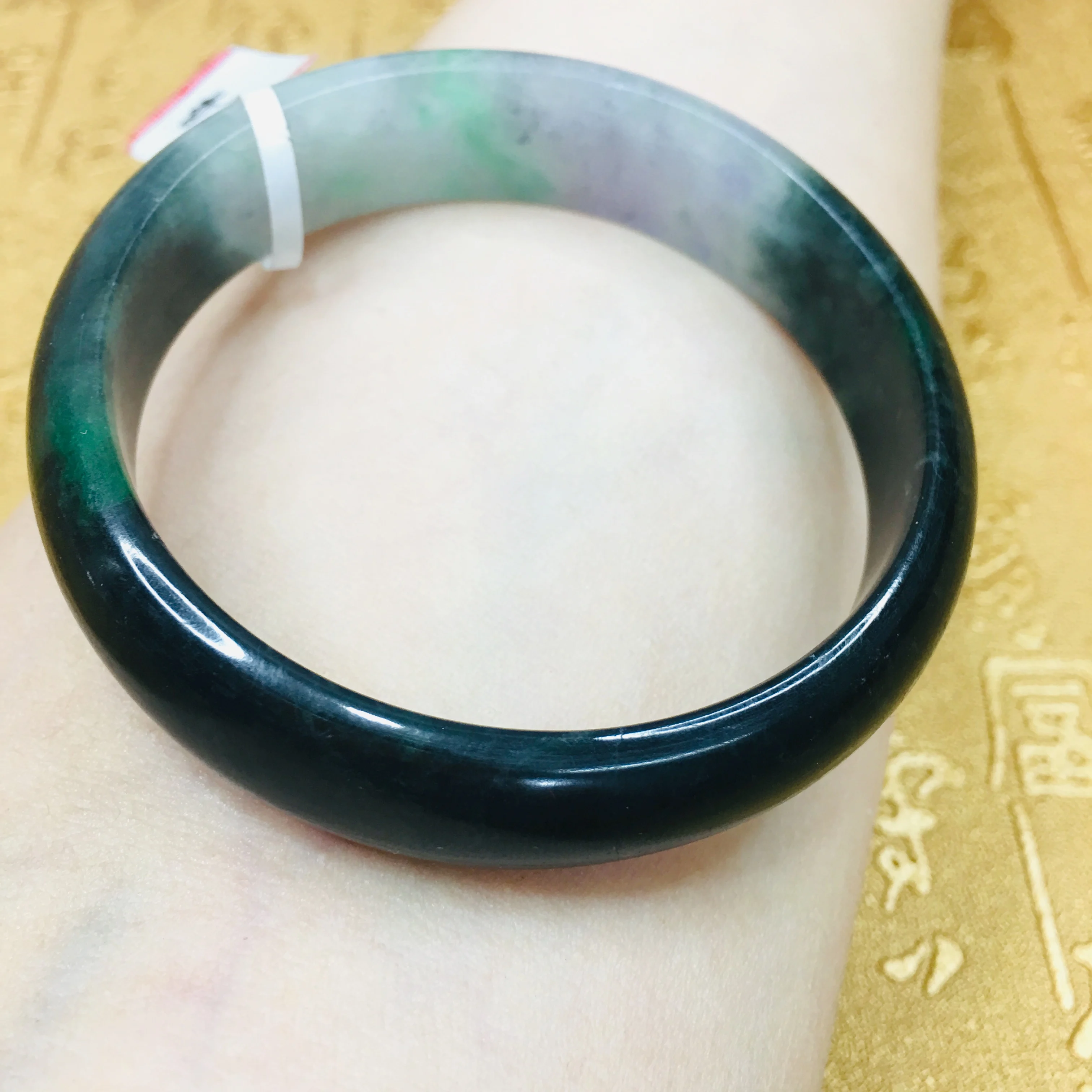 Send A certificate natural Jadeite bracelets carved dark blue two-color 54-61mm women's bracelet jewelry gifts
Send A certificate natural Jadeite bracelets carved dark blue two-color 54-61mm women's bracelet jewelry gifts