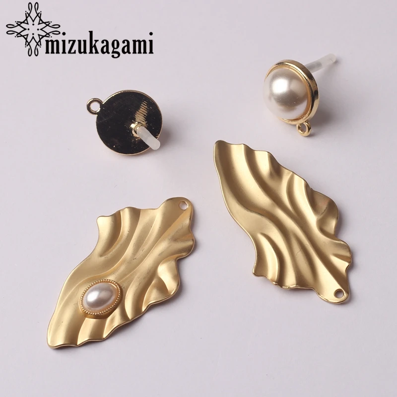 Zinc Alloy Charms Golden Leaves Shape Charms Base Earrings Connector 6pcs/lot For DIY Fashion Earrings Making Accessories
Zinc Alloy Charms Golden Leaves Shape Charms Base Earrings Connector 6pcs/lot For DIY Fashion Earrings Making Accessories