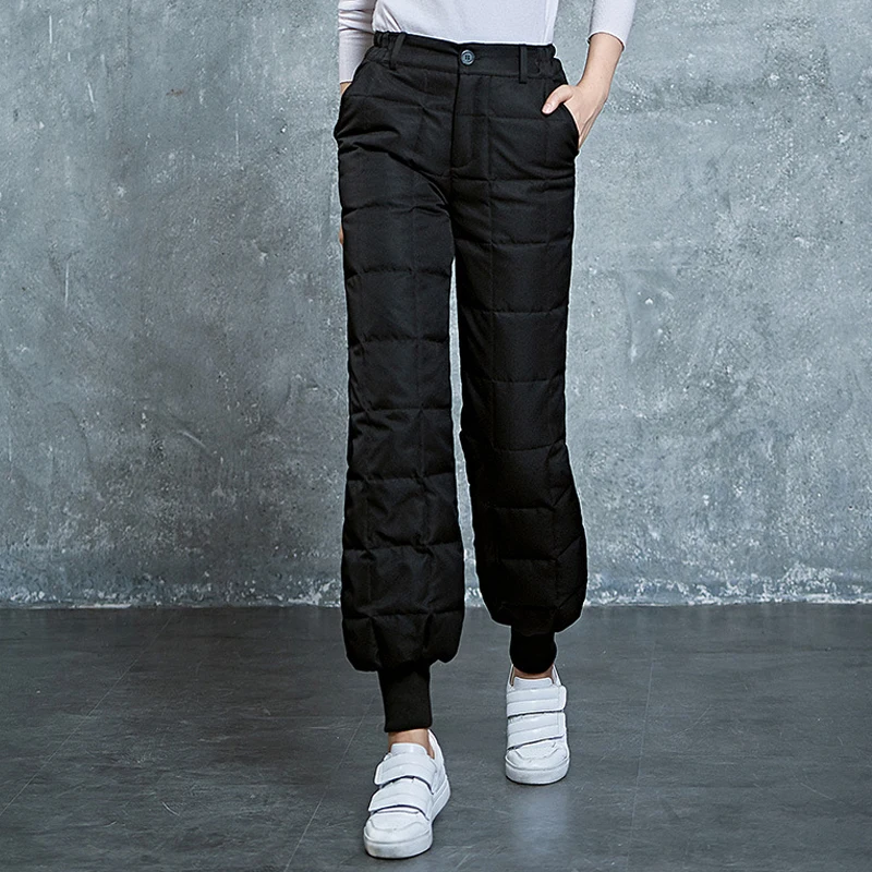 Plus Size 2020 Winter Chic 90% White Duck Down Pants Women Casual High Waist Thicken Warm Trousers Female Lantern Pants AB119
Plus Size 2020 Winter Chic 90% White Duck Down Pants Women Casual High Waist Thicken Warm Trousers Female Lantern Pants AB119
