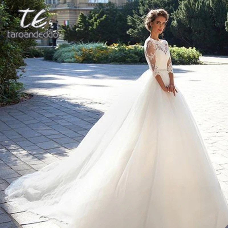 Bateau Ball Gown Wedding Dresses Three Quarter Sleeves Illusion Back Beading Waist Court Train Bridal Dress with Back Buttons
Bateau Ball Gown Wedding Dresses Three Quarter Sleeves Illusion Back Beading Waist Court Train Bridal Dress with Back Buttons