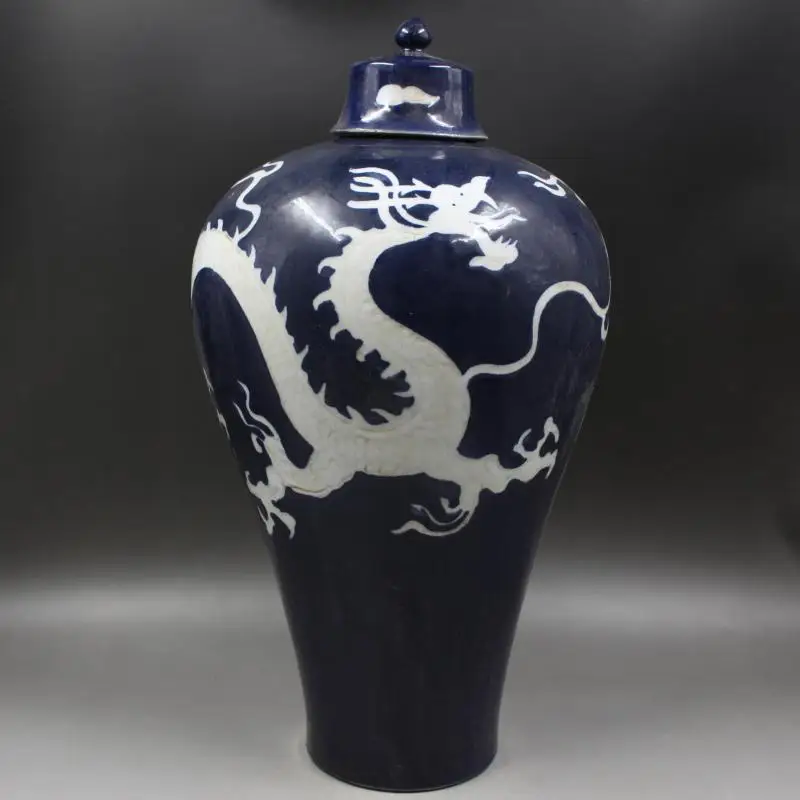 Antique YuanDynasty porcelain vase,Blue Blue white engraved dragon bottle,Hand-painted crafts,Collection&Adornment,Free shipping
Antique YuanDynasty porcelain vase,Blue Blue white engraved dragon bottle,Hand-painted crafts,Collection&Adornment,Free shipping