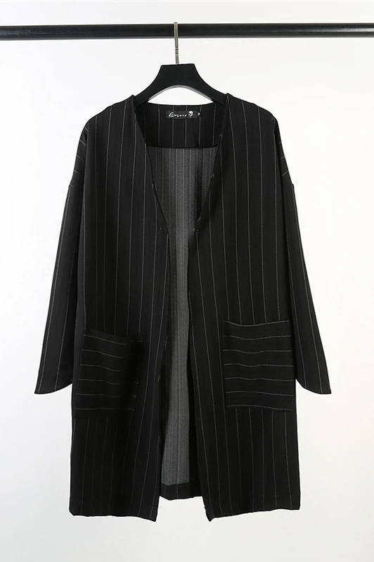 Men's new fall style vertical stripes loose coat black popular logo versatile medium long trench coat trend
Men's new fall style vertical stripes loose coat black popular logo versatile medium long trench coat trend