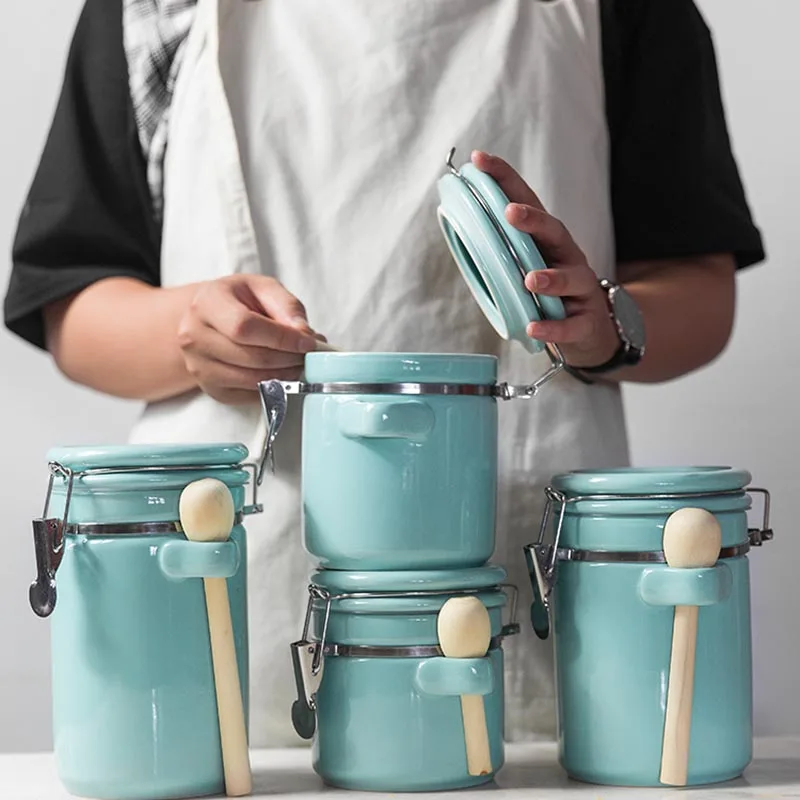 Creative Ceramic Tea Cans Sealed Canister Milk Powder Candy Coffee Beans Jars Food Container Spice Storage Bottle with Lid Spoon
Creative Ceramic Tea Cans Sealed Canister Milk Powder Candy Coffee Beans Jars Food Container Spice Storage Bottle with Lid Spoon