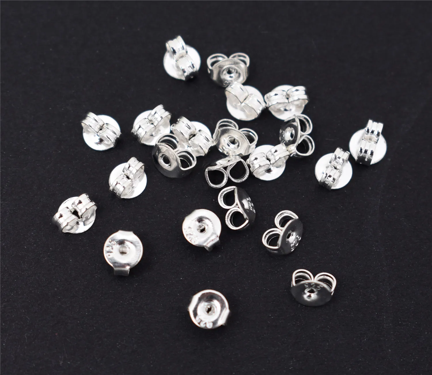 100pcs High Quality 925 Silver Plated Copper Material Earring Back Plug Earring Settings Base Ear Studs Back Whole Sale
100pcs High Quality 925 Silver Plated Copper Material Earring Back Plug Earring Settings Base Ear Studs Back Whole Sale