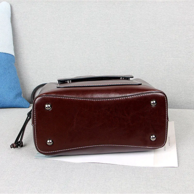 Genuine Leather Oil Wax Cowhide Shopping Bucket Women Shoulder Bags Handbag Cross Body Messenger Female Bag Purse
Genuine Leather Oil Wax Cowhide Shopping Bucket Women Shoulder Bags Handbag Cross Body Messenger Female Bag Purse