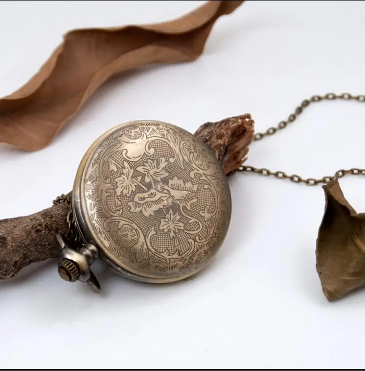 Classic Vintage Pocket Watch Men Bronze Style Fob Watch Necklace Chain Hollow pocket watch
Classic Vintage Pocket Watch Men Bronze Style Fob Watch Necklace Chain Hollow pocket watch