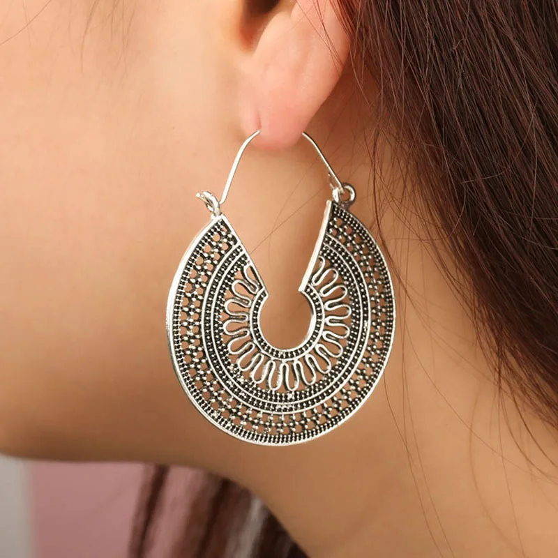 FSUNION Women Vintage Earrings 2022 Ethnic Hollow Flower Gypsy Dangle Earrings Indian Jewelry Trible Earring Accessories
FSUNION Women Vintage Earrings 2022 Ethnic Hollow Flower Gypsy Dangle Earrings Indian Jewelry Trible Earring Accessories