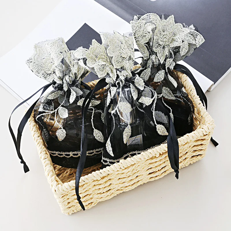 1 Pc Black Color Leaf Pattern Cloth Drawstring Wave Lace Bag for DIY Sundries Craft Pouch Gift Candy Bag Wedding Party Decor Bag
1 Pc Black Color Leaf Pattern Cloth Drawstring Wave Lace Bag for DIY Sundries Craft Pouch Gift Candy Bag Wedding Party Decor Bag