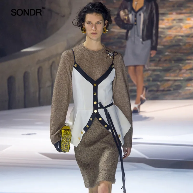 SONDR 2019 new spring summer female simple design black white matching belt button belt outside the waist
SONDR 2019 new spring summer female simple design black white matching belt button belt outside the waist