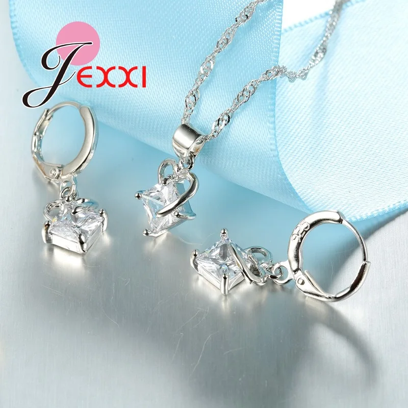 Fast Shipping Top Quality Women Accessories Bridal Romantic Heart Square Crystal Pendant Necklace Earrings Jewelry Set
Fast Shipping Top Quality Women Accessories Bridal Romantic Heart Square Crystal Pendant Necklace Earrings Jewelry Set