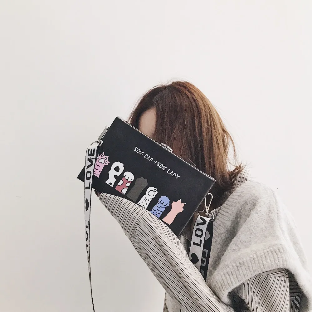 One-shoulder Wide shoulder strap female revenue stamp printing box casket cute student fashion Solid Casual occasion bag
One-shoulder Wide shoulder strap female revenue stamp printing box casket cute student fashion Solid Casual occasion bag
