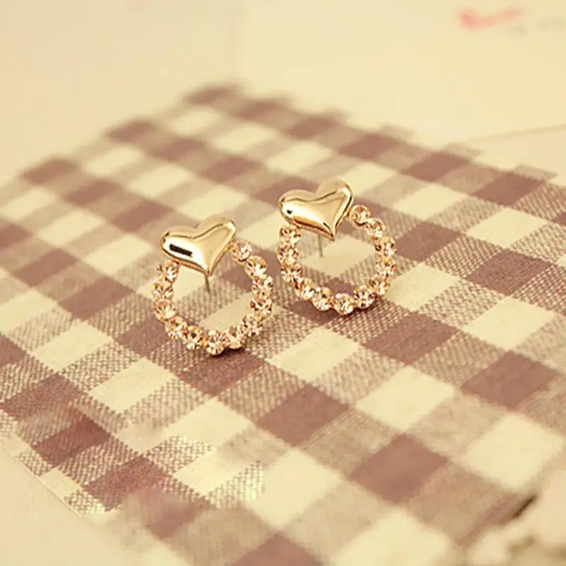 Hollow Sleek Golden Heart Crystal Small Fashion Stud Earrings for Women Ear piercing Jewelry
Hollow Sleek Golden Heart Crystal Small Fashion Stud Earrings for Women Ear piercing Jewelry