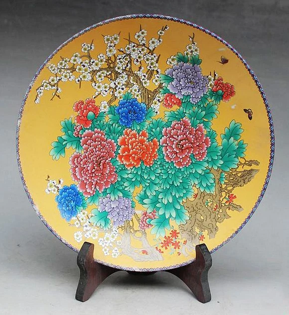 Exquisite Chinese Handmade Archaistic Famille Rose Porcelain Plate Painted With Beautiful Flowers
Exquisite Chinese Handmade Archaistic Famille Rose Porcelain Plate Painted With Beautiful Flowers