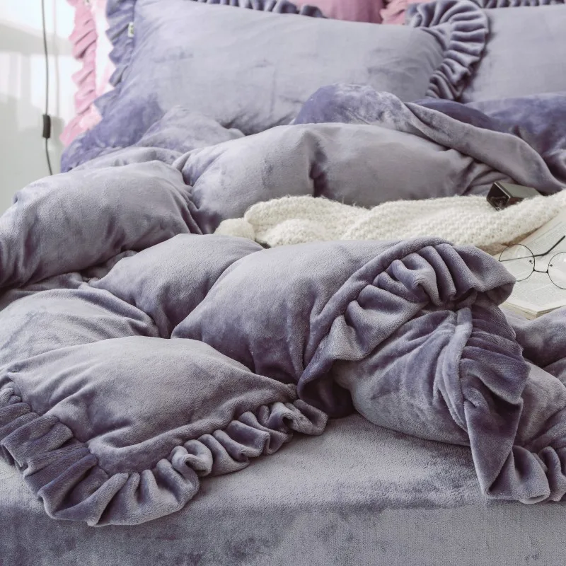 4Pcs Thickened velvety pleated lace Bedding set King Queen Size Royal Palace Bed Set Duvet Cover Bed Sheet Pillowcases
4Pcs Thickened velvety pleated lace Bedding set King Queen Size Royal Palace Bed Set Duvet Cover Bed Sheet Pillowcases