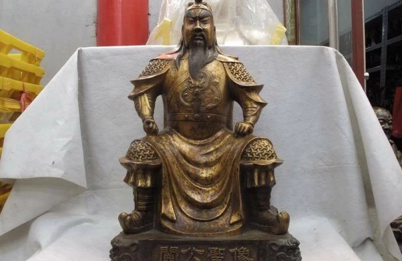China classic Old Bronze Copper famous Sit stool GuanYu Guan Gong warrior Statue
China classic Old Bronze Copper famous Sit stool GuanYu Guan Gong warrior Statue