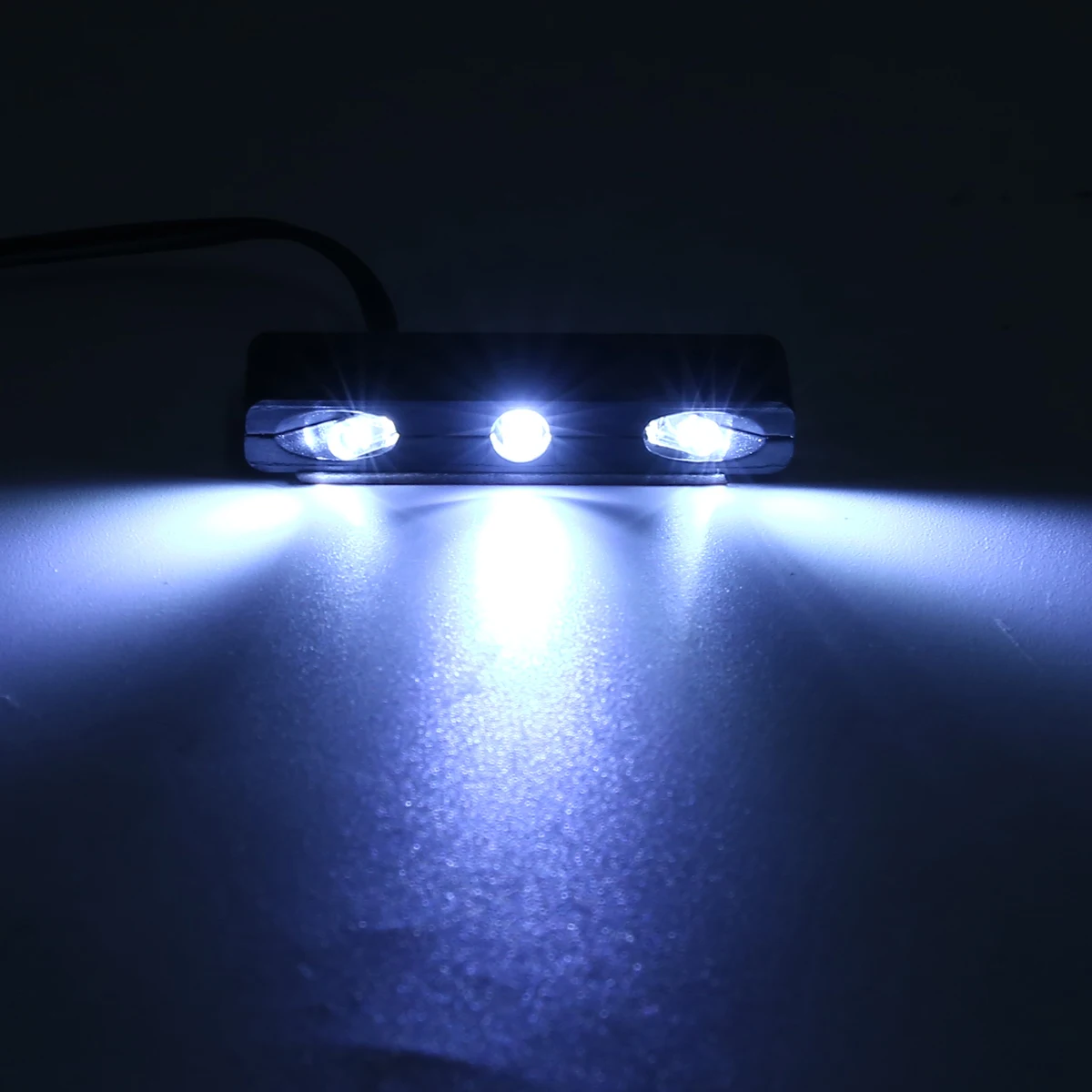 1PC White Light 12V 3LED Motorcycle Car License Plate Light High Brightness With 3 Emitting Diodes 4.5 x 1.2 x 0.7 cm
1PC White Light 12V 3LED Motorcycle Car License Plate Light High Brightness With 3 Emitting Diodes 4.5 x 1.2 x 0.7 cm