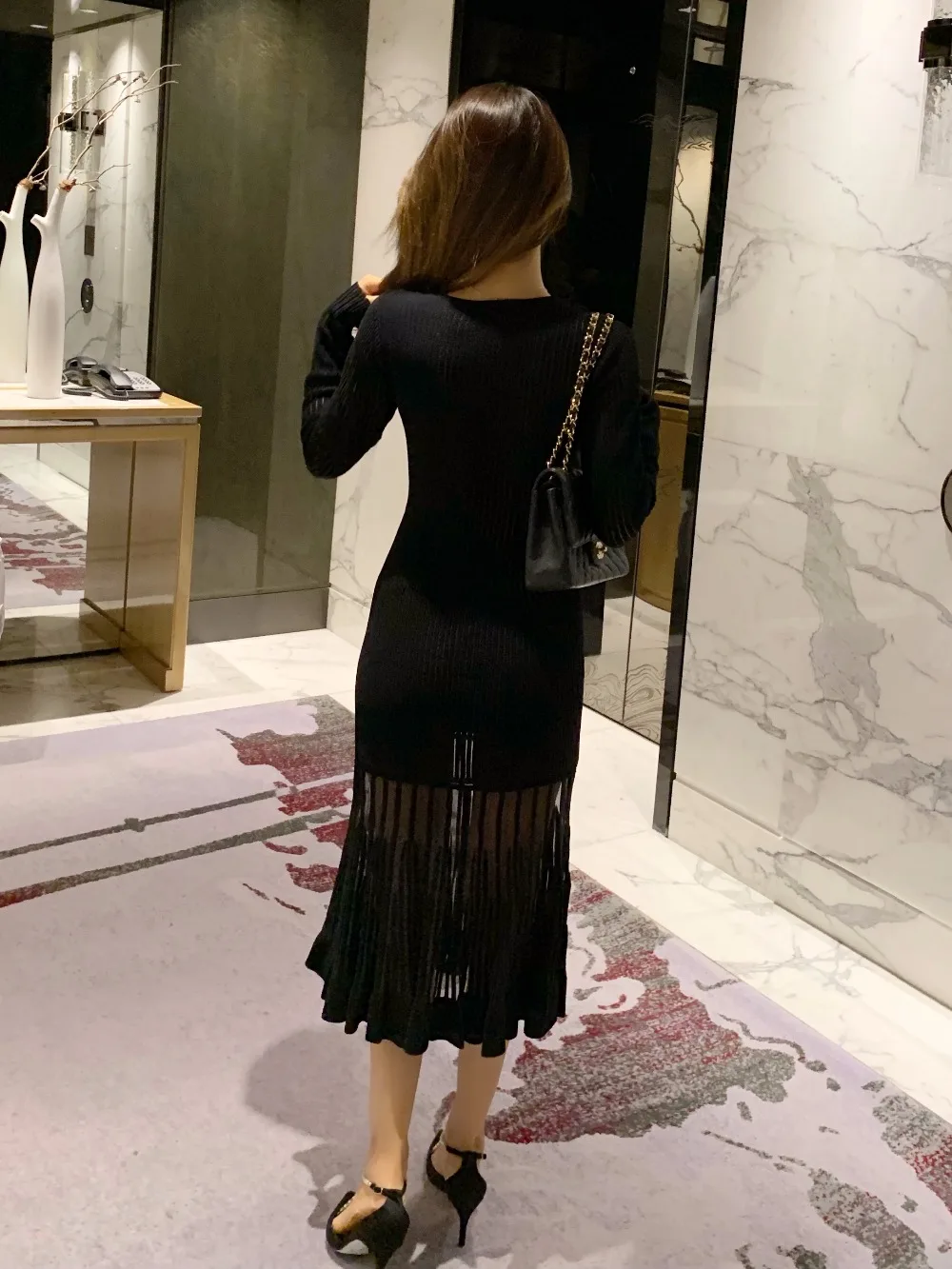 2019 NEW Women black Mesh Bandage dress V-Neck long sleeve Vestidos Knee-Length Celebrity evening party bodycon dresses 
2019 NEW Women black Mesh Bandage dress V-Neck long sleeve Vestidos Knee-Length Celebrity evening party bodycon dresses