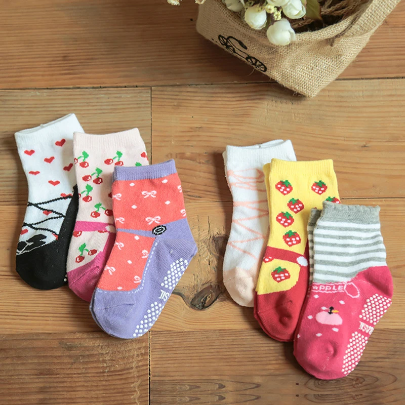 1-3 years girl dispensing non-slip cotton socks autumn and winter cute cartoon princess children's socks w021
1-3 years girl dispensing non-slip cotton socks autumn and winter cute cartoon princess children's socks w021