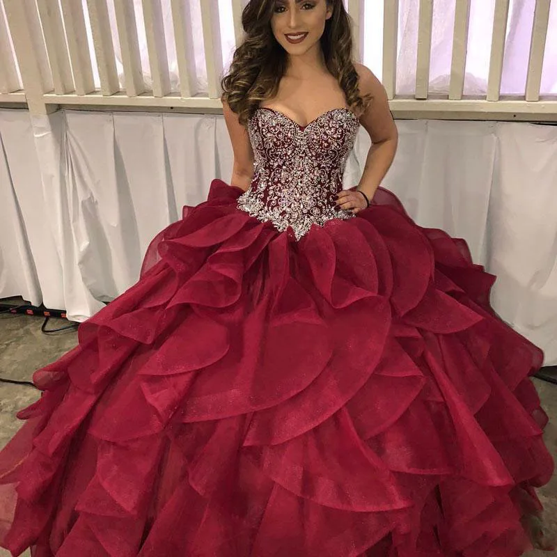 

Charming Burgundy Ball Gown Quinceanera Dresses Sweetheart Beading Crystal Ruffles Sweet 15 Dress Puffy Corset Pageant Gowns