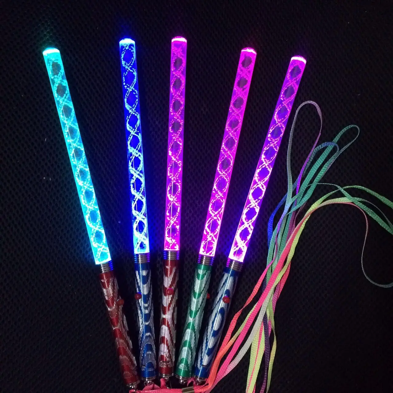 36PCS glow sticks 26cm led toys Led Stick Party Festival Decoration Gift Luminous fluorescent sticks Flashing toy Christmas
36PCS glow sticks 26cm led toys Led Stick Party Festival Decoration Gift Luminous fluorescent sticks Flashing toy Christmas