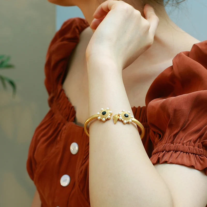 American designer fashion personality lovely night elf owl inlaid with pearls can open bangle girls
American designer fashion personality lovely night elf owl inlaid with pearls can open bangle girls