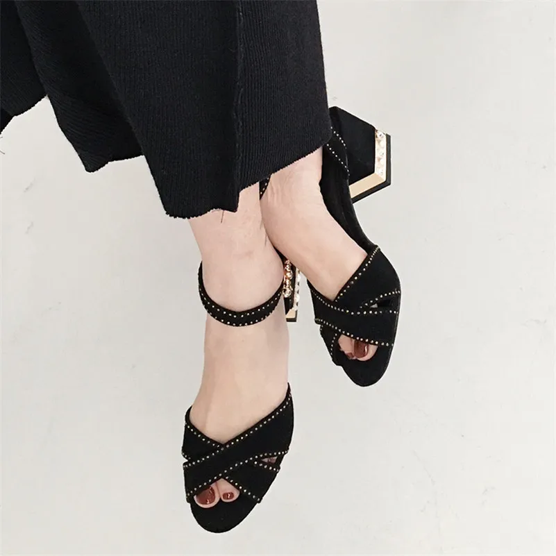 CONASCO Brand Women Square Heels Buckles Sandals Genuine Leather Summer Office Pumps Punk Black New Arrival Dancing Shoes Woman
CONASCO Brand Women Square Heels Buckles Sandals Genuine Leather Summer Office Pumps Punk Black New Arrival Dancing Shoes Woman