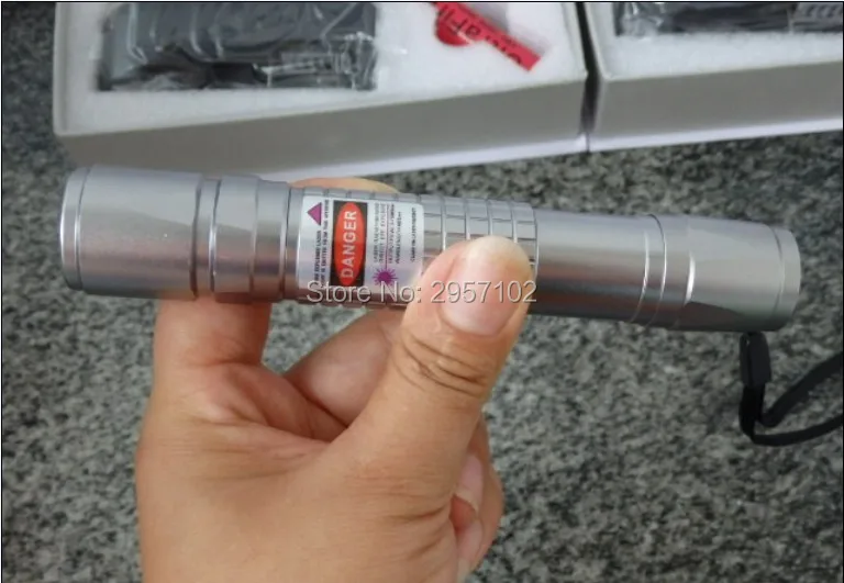 High Power Military Red laser pointer 20000m 20w 650nm Flashlight Light Burning Match,Burn Cigarette,pop balloon LAZER Hunting
High Power Military Red laser pointer 20000m 20w 650nm Flashlight Light Burning Match,Burn Cigarette,pop balloon LAZER Hunting