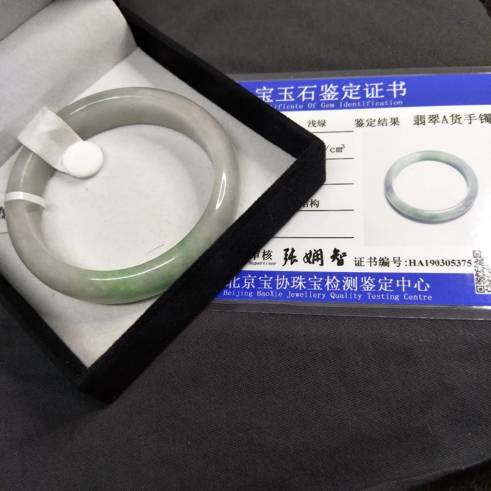 Send A-level national inspection certificate Natural Burmese jade bracelet Elegant green two-color princess bracelet
Send A-level national inspection certificate Natural Burmese jade bracelet Elegant green two-color princess bracelet