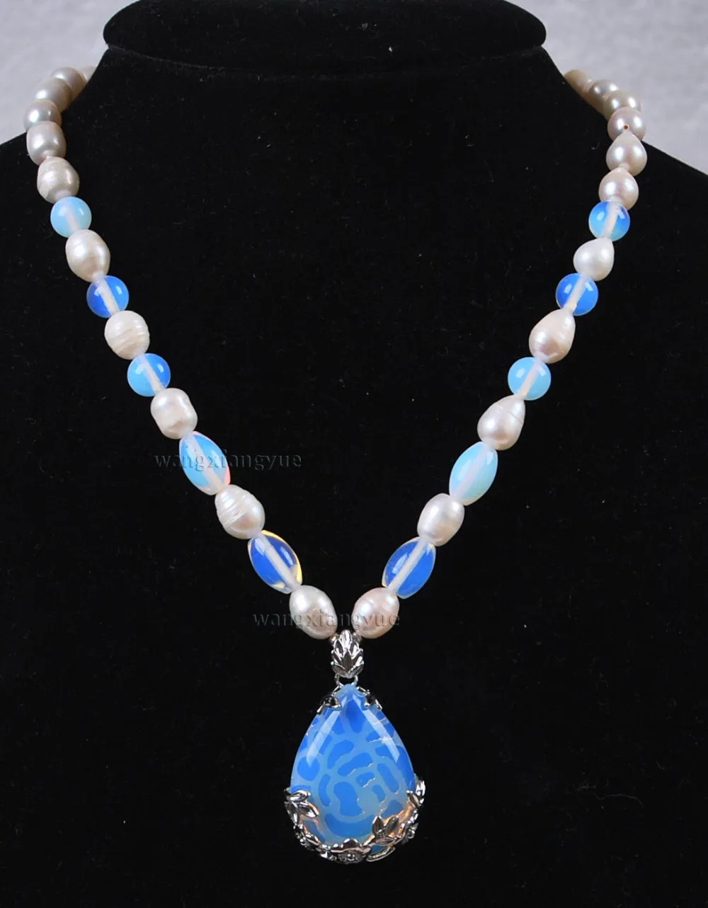 free P&P****Natural White Akoya Cultured Pearl/Sri Lanka Moonstone pendant(28x35mm)necklace
free P&P****Natural White Akoya Cultured Pearl/Sri Lanka Moonstone pendant(28x35mm)necklace