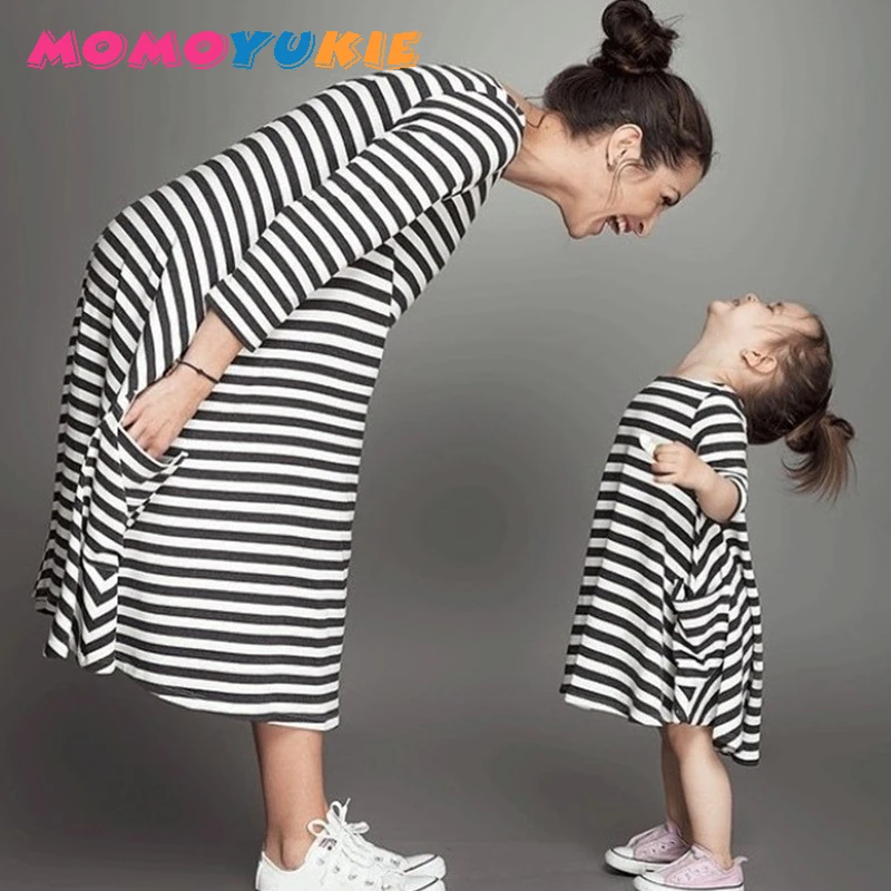 mom and kids couple look stripe family matching outfits Baby Girls clothes dress mother daughter Children dresses clothing look
mom and kids couple look stripe family matching outfits Baby Girls clothes dress mother daughter Children dresses clothing look