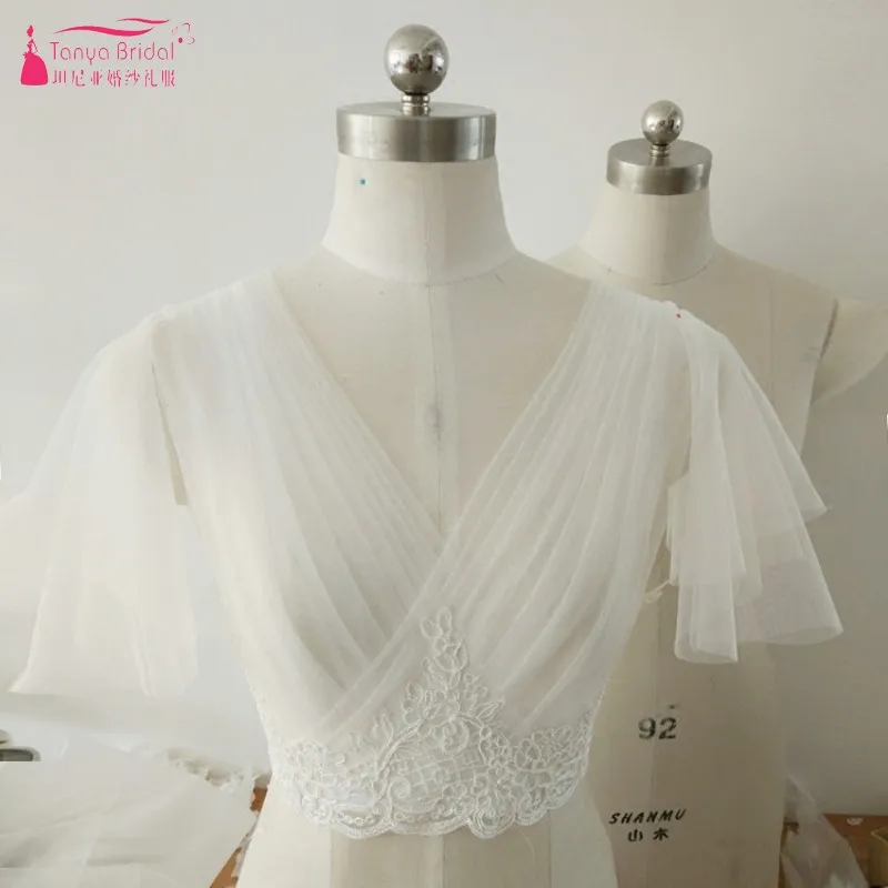 V Neck Tulle Lace Appliques Wedding Jacket Ivory Zipper Back Bride Bolero Champagne Bridal Shawl With Cape Sleeves DQG595
V Neck Tulle Lace Appliques Wedding Jacket Ivory Zipper Back Bride Bolero Champagne Bridal Shawl With Cape Sleeves DQG595