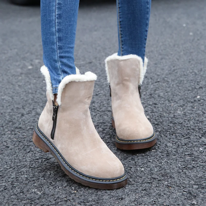 YAERNI Fashion Autumn Winter Boots Genuine Leather Suede Brand New Women Flat Snow Boots plush warm Female Shoes Plus size 43
YAERNI Fashion Autumn Winter Boots Genuine Leather Suede Brand New Women Flat Snow Boots plush warm Female Shoes Plus size 43