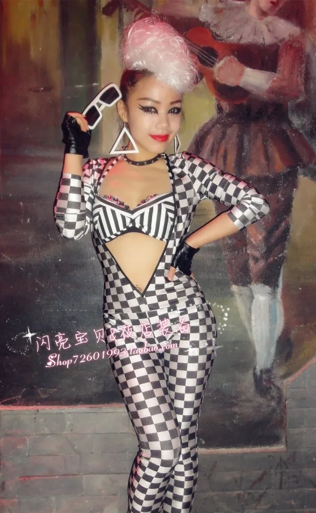 New fashion women's jumpsuit catwalk show stage black and white plaid mosaic deep V open chest long sleeve one-piece costume
New fashion women's jumpsuit catwalk show stage black and white plaid mosaic deep V open chest long sleeve one-piece costume